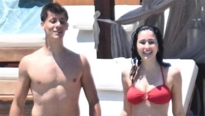 Arda Güler ve sevgilisi Duru Nayman tatil için Bodrum'da 4 arda guler ve sevgilisi duru nayman tatil icin bodrumda 2 GQCIbQ25