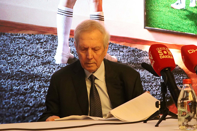 Aziz Yıldırım'dan santrfor ve teknik yönetici açıklaması! 3 aziz yildirimdan santrfor ve teknik yonetici aciklamasi 1 fIMf62aO