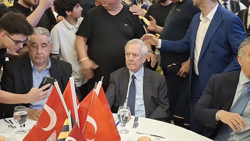 Aziz Yıldırım'dan santrfor ve teknik yönetici açıklaması! 5 aziz yildirimdan santrfor ve teknik yonetici aciklamasi 3 S1R25vGY