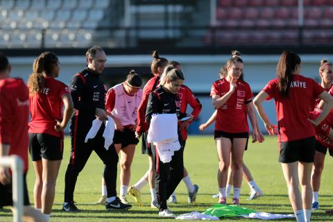 bayan a ulusal ekibimiz gunu cift idmanla tamamladi 11
