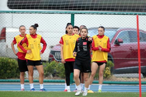 Bayan A Ulusal Grubumuz, Kuzey İrlanda Maçı Hazırlıklarına Başladı 34 bayan a ulusal grubumuz kuzey irlanda maci hazirliklarina basladi 32 l6NeTwgl