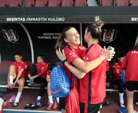 Bayan A Ulusal Grubumuz, Kuzey İrlanda Maçı Hazırlıklarına Başladı 49 bayan a ulusal grubumuz kuzey irlanda maci hazirliklarina basladi 47 RXYJLzVp