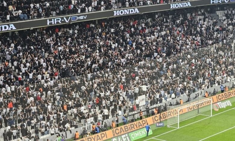 besiktas taraftarindan derbide protesto 5 dakikada boyunca UGUkJHIc