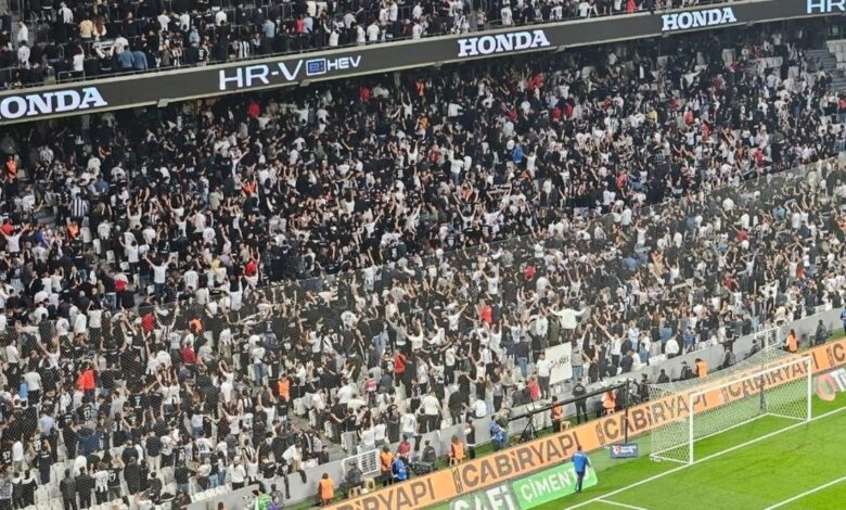 besiktas taraftarindan derbide protesto 5 dakikada boyunca i3j5Ljzu
