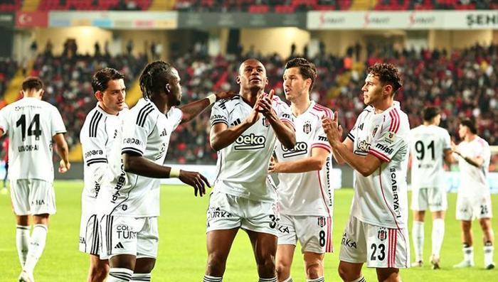 besiktasta ayrilik karari 2 yildizin bileti kesildi 0 3FHu9zc3