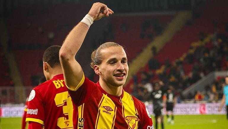 besiktastan sag kanat atagi harika ligden iki isim de var 0 OaEmk5Qh