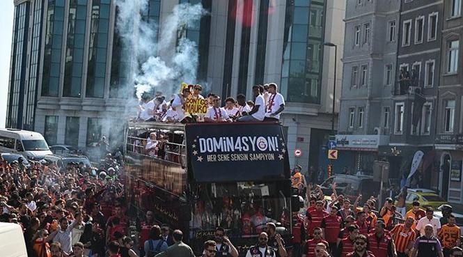 canli galatasaray kupasina kavustu 26 sampiyonluk buyuk coskuyla kutlandi 2 euU3Vs3C