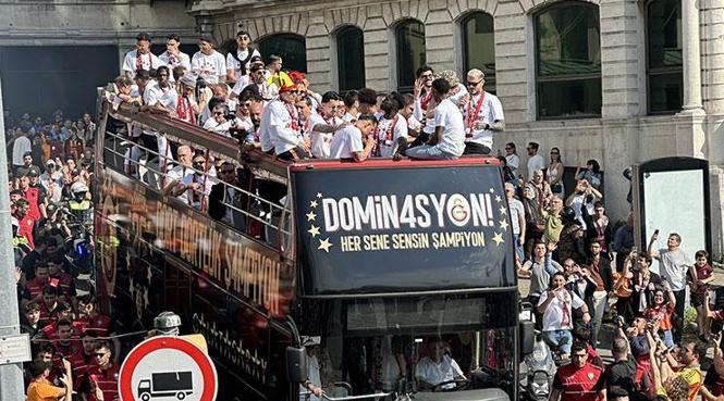 canli galatasaray sampiyonluk kupasina kavustu 26 sampiyonluk buyuk coskuyla kutlandi 3 YVedRCTk