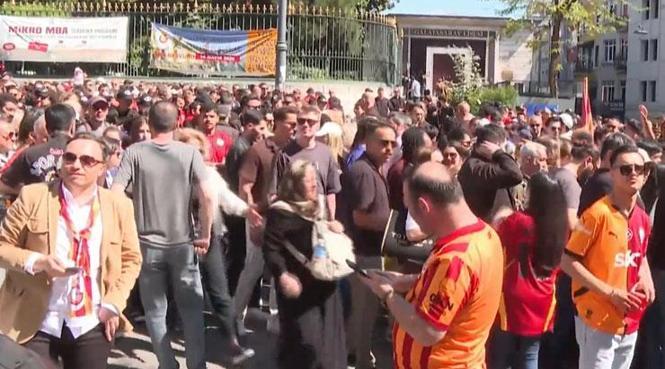 canli galatasaray sampiyonluk kupasina kavustu 26 sampiyonluk buyuk coskuyla kutlandi 5 WXKGLZ2q