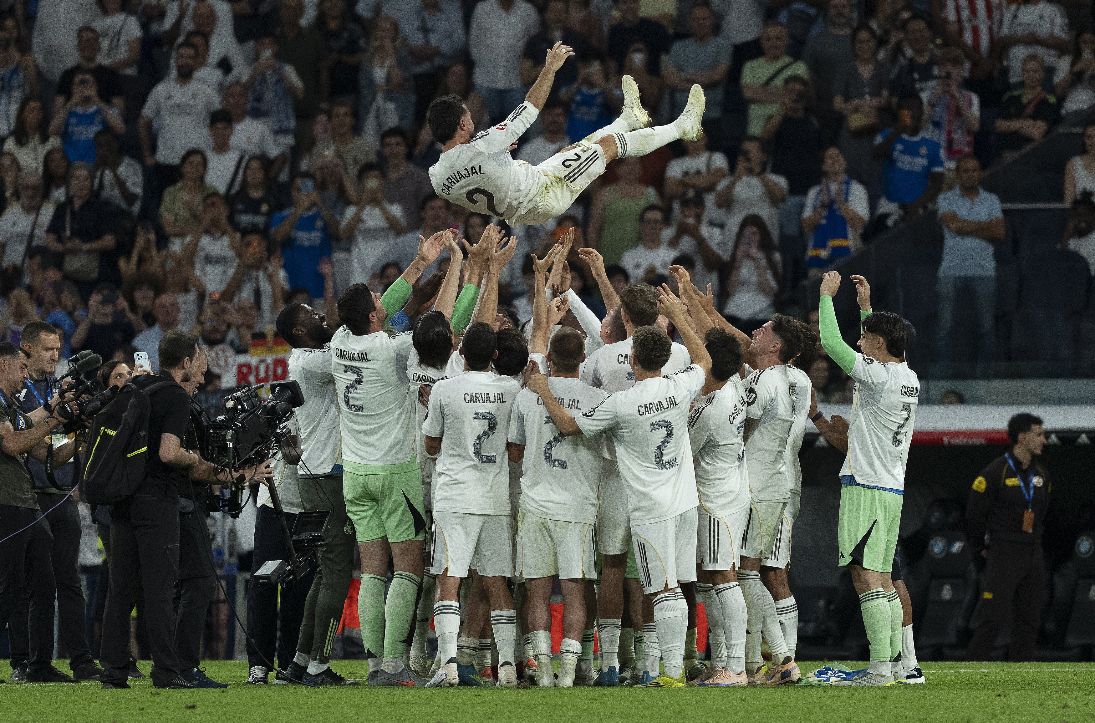Dani Carvajal'den duygusal veda! Gözyaşlarını tutamadı 2 dani carvajalden duygusal veda gozyaslarini tutamadi 0