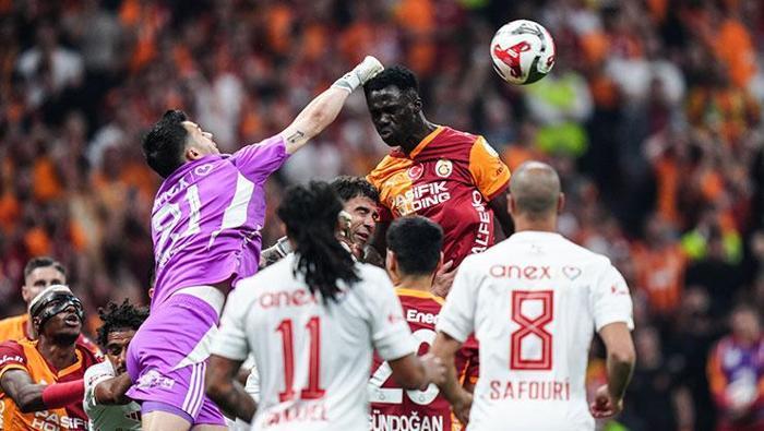 Deniz Çoban'dan Galatasaray - Antalyaspor maçı sonrası hakem yorumu! 'Maçın önüne geçti' 3 deniz cobandan galatasaray antalyaspor maci sonrasi hakem yorumu macin onune gecti 1 POwqlTDm