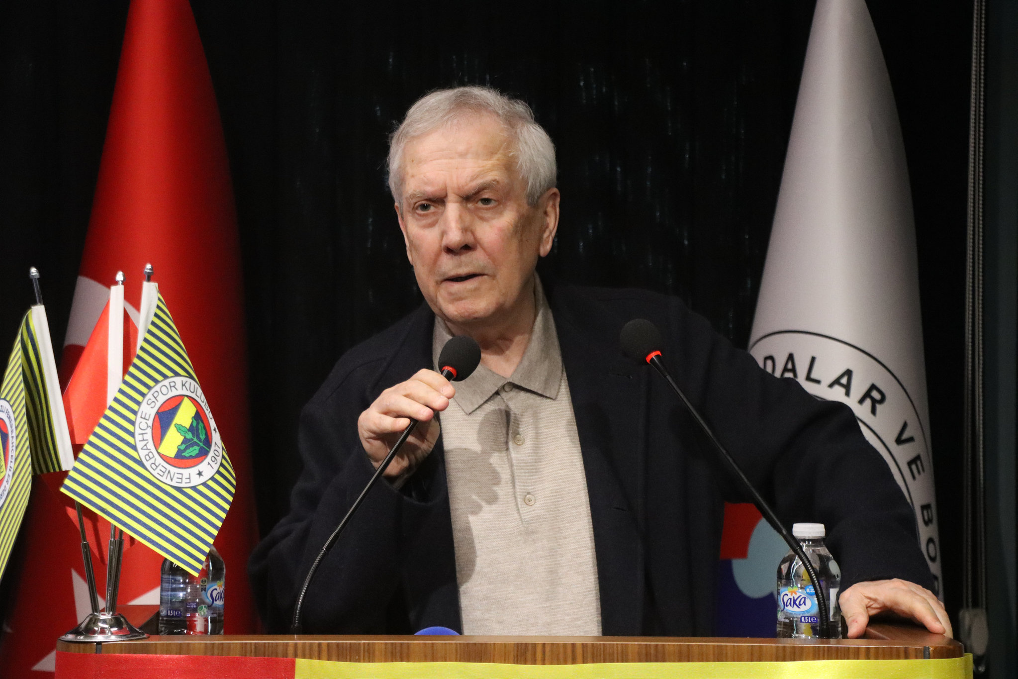 dunyaca unlu gazetenin muhabiri fenerbahcenin forvet adaylarini acikladi 0 3D3u2T5I