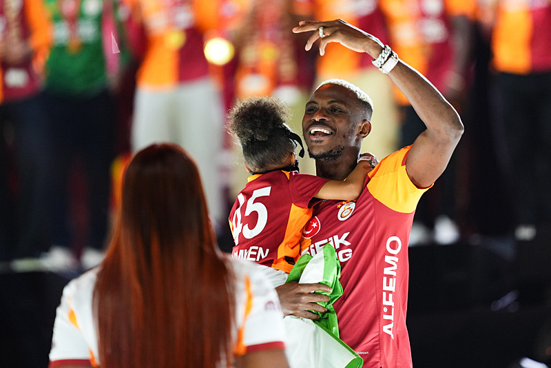 eski yildiz isimden dunya devine victor osimhen icin transfer cagrisi 1 QbgMbpc3