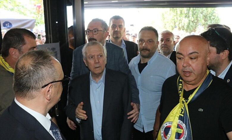Fenerbahçe Kulübü Lider Adayı Aziz Yıldırım, taraftarlarla bir ortaya geldi 1 fenerbahce kulubu lider adayi aziz yildirim taraftarlarla bir ortaya geldi czvkxsKd