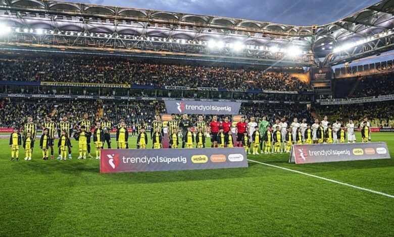 Fenerbahçe tribünlerinden futbolculara reaksiyon 1 fenerbahce tribunlerinden futbolculara reaksiyon lVIZFK4v