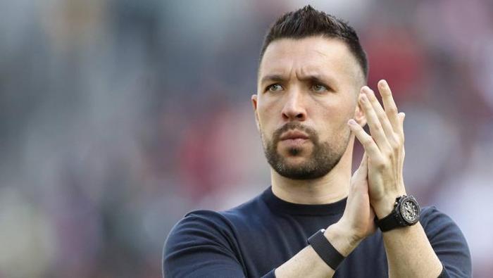 Fenerbahçe'de Farioli sürprizi! Hakan Safi'nin 'Türkiye'yi tanıyan' dediği teknik yönetici adayı ortaya çıktı 3 fenerbahcede farioli surprizi hakan safinin turkiyeyi taniyan dedigi teknik yonetici adayi ortaya cikti 1 blHfDeOf