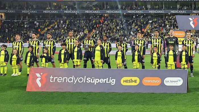 fenerbahcede surpriz ayrilik gelismesi yurt disina gitti mesken aldi 1