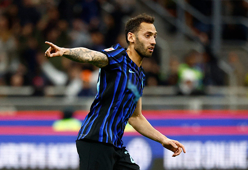 fenerbahceden galatasaraya transfer calimi istegi hakan calhanoglu 4 Bm8FY5AG