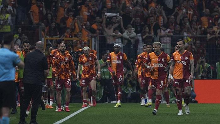 fenerbahcenin eski oyuncusu jhon durandan olay hareket galatasaray paylasimina begeni 0 8fsCcDMT