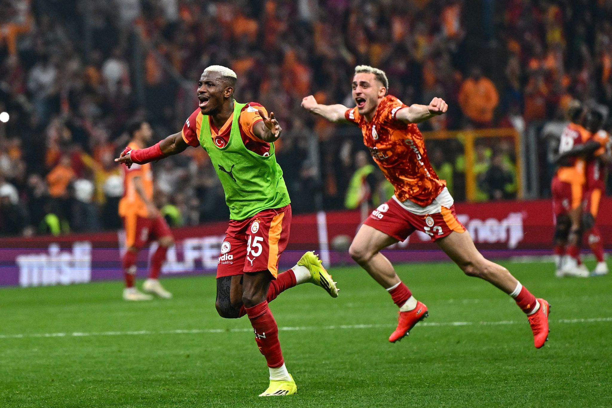 fenerbahcenin eski yildizi galatasaraya mi geliyor transferde gunun bombasi 1 C2DHslUe