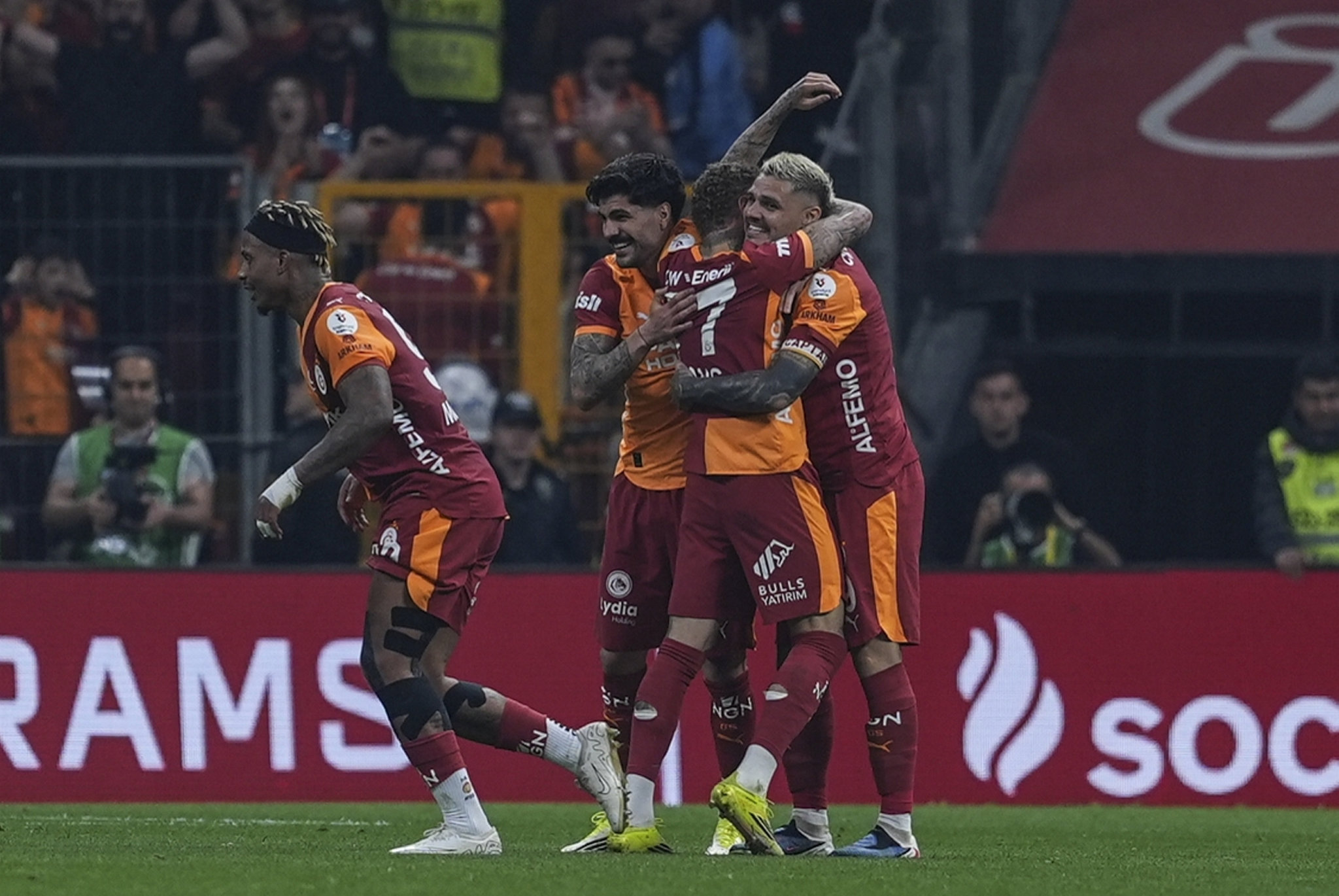 fenerbahcenin eski yildizi galatasaraya mi geliyor transferde gunun bombasi 3 GLl5eKRY