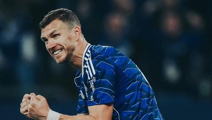'Fenerbahçe'yi protesto ettik' Edin Dzeko'dan yıllar sonra gelen olay itiraf: Yapmadılar, nedenini bilmiyorum 5 fenerbahceyi protesto ettik edin dzekodan yillar sonra gelen olay itiraf yapmadilar nedenini bilmiyorum 3 hgsOe3bt