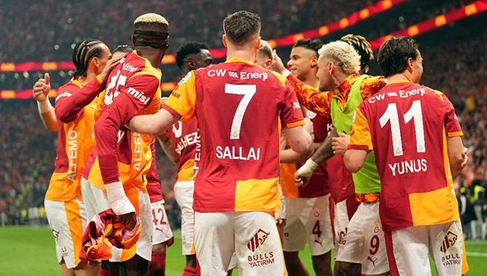galatasaray antalyaspor macina cilgin prim okan buruktan futbolculara odul 1 uUH6gGzR