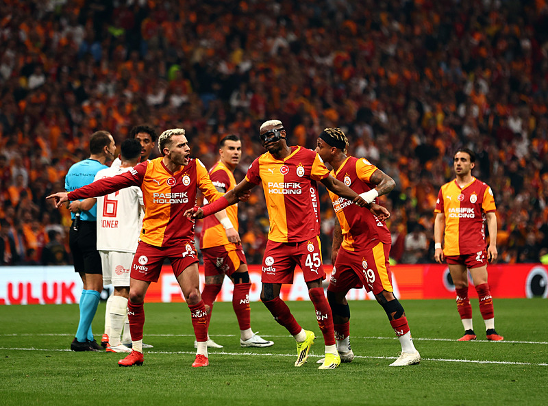 Galatasaray'da o isim bonservisiyle birlikte gidiyor! 2 galatasarayda o isim bonservisiyle birlikte gidiyor 0 ZwFB3bWF