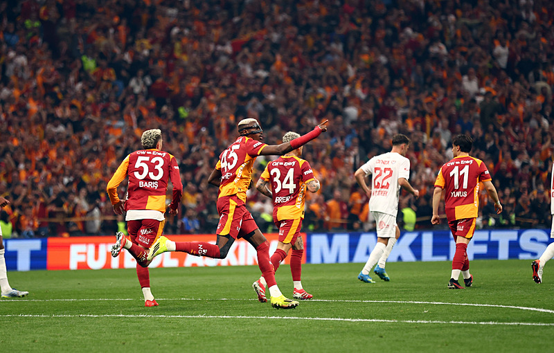 Galatasaray'da o isim bonservisiyle birlikte gidiyor! 3 galatasarayda o isim bonservisiyle birlikte gidiyor 1