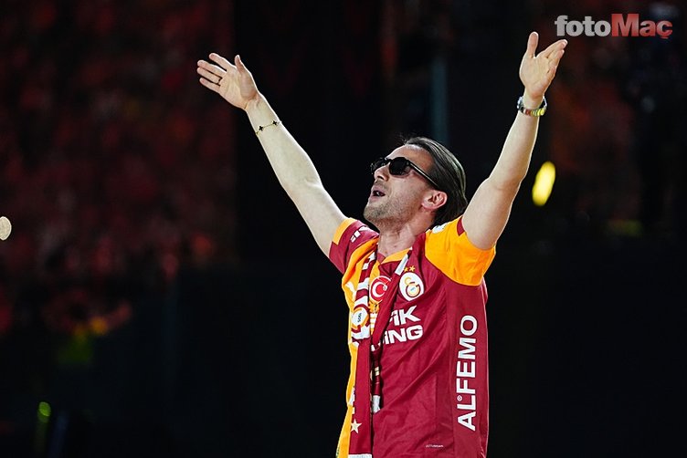 galatasarayda okan buruk o futbolcunun ayriligina musaade vermedi 6 eJCAMgVM