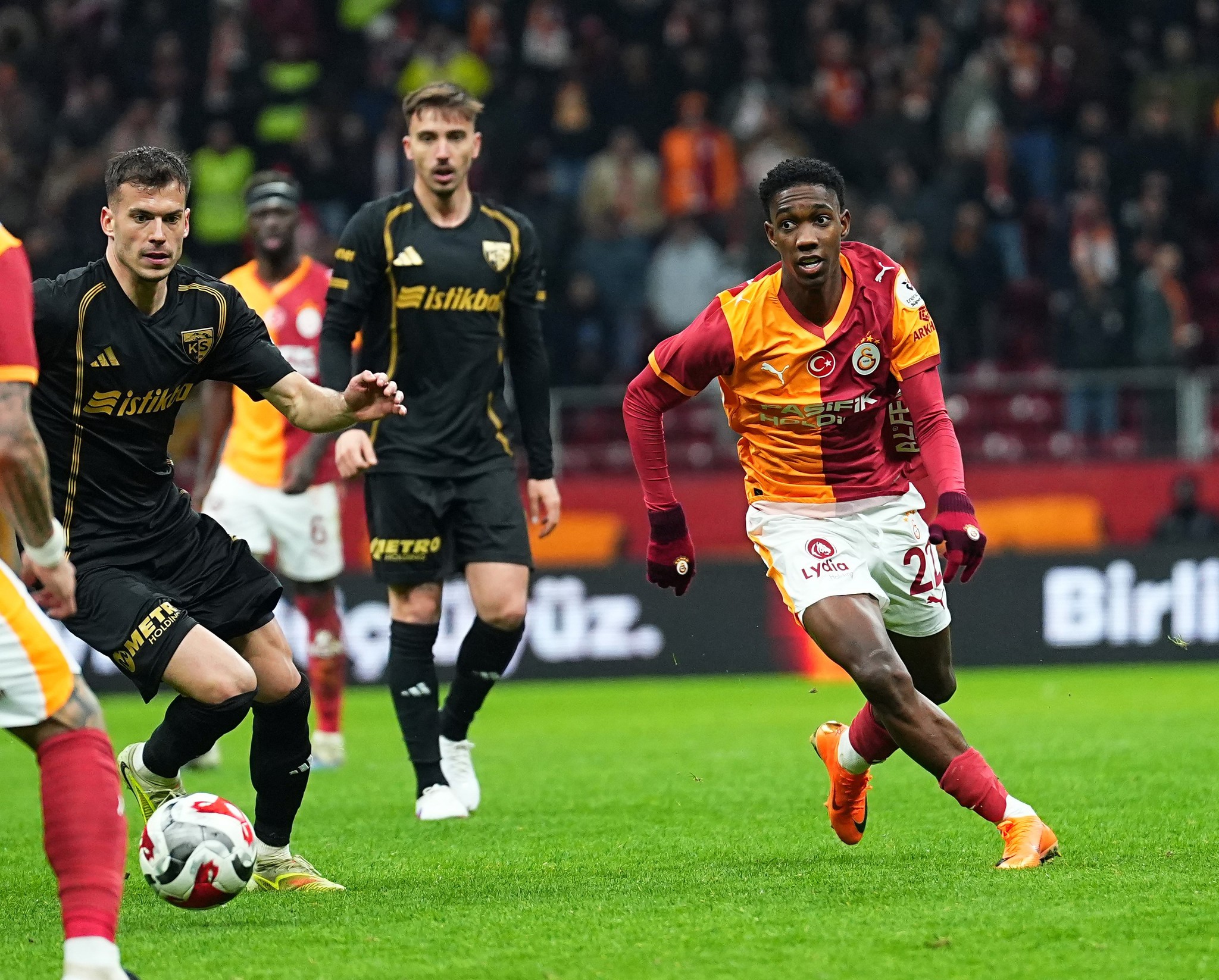 galatasarayda yaser asprillanin gelecegi asik r oldu 0 Bz4YziUq