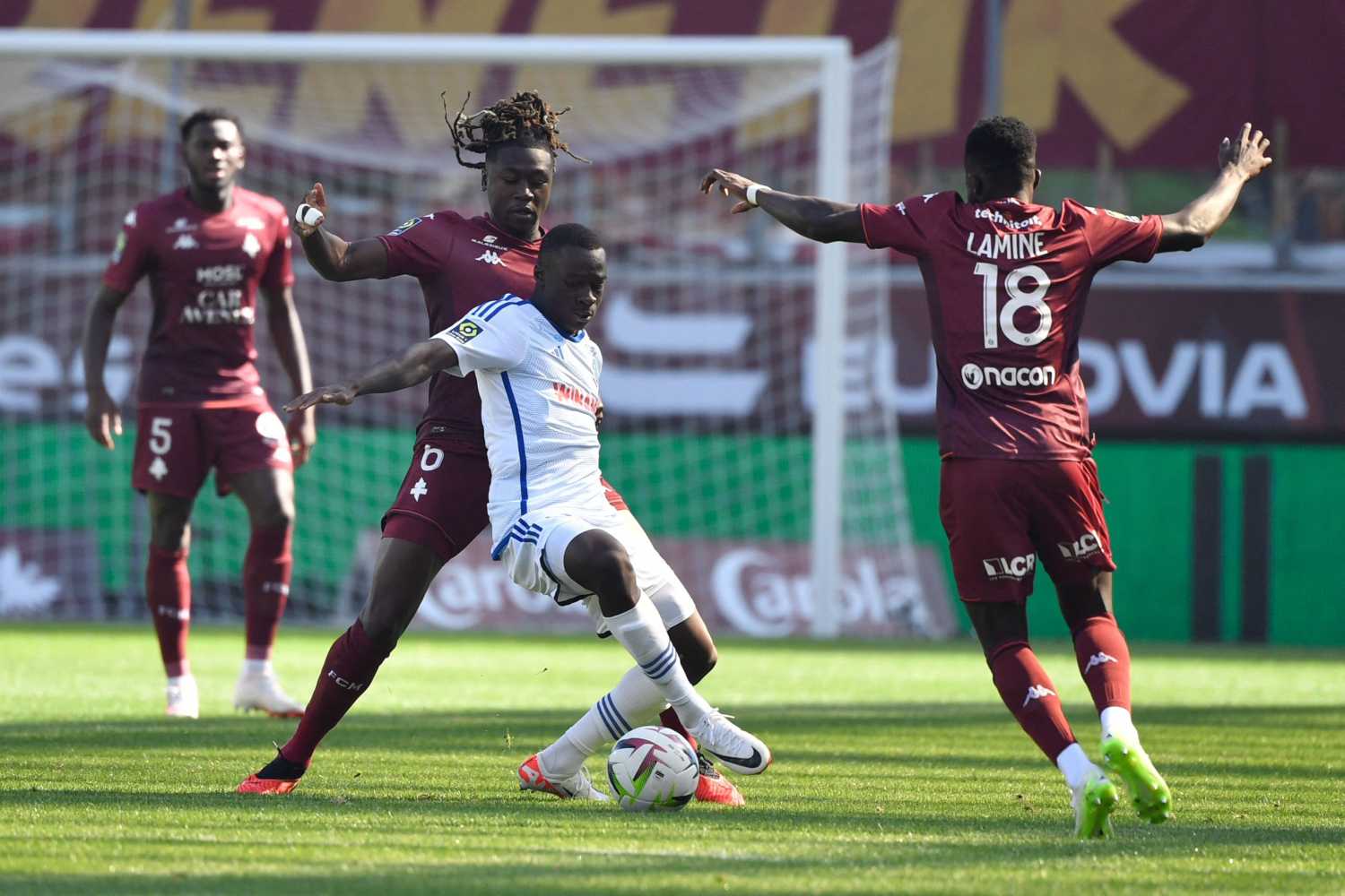 galatasarayin orta saha gayesi habib diarra transferde 104 ayrintisi 3 LJXXcfIZ