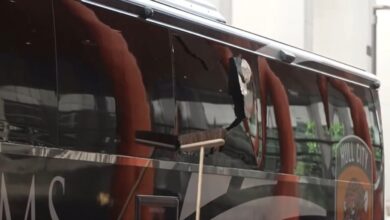 Hull City ekip otobüsüne Londra'da taşlı sopalı saldırı! 7 hull city ekip otobusune londrada tasli sopali saldiri zbldy6Lt