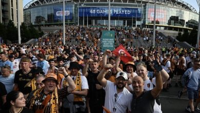 hull citynin kutlamalarinda turk bayraklari DNHbPRD8