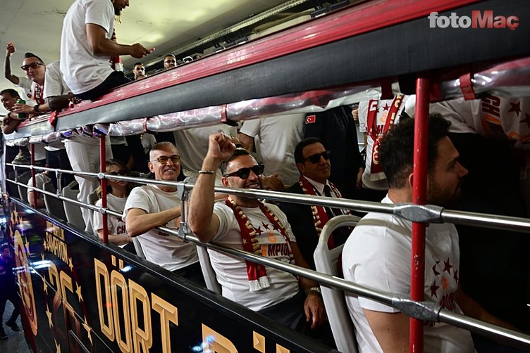 iste galatasarayin otobus seyahatinden cok ozel kareler 0 NP9QZj3R