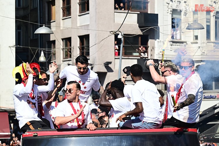 iste galatasarayin otobus seyahatinden cok ozel kareler 17 U8VEwOjJ