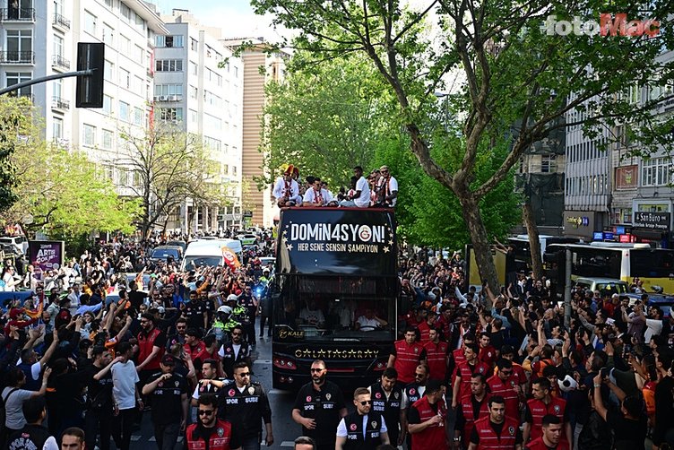 iste galatasarayin otobus seyahatinden cok ozel kareler 19 wDzHbR3M