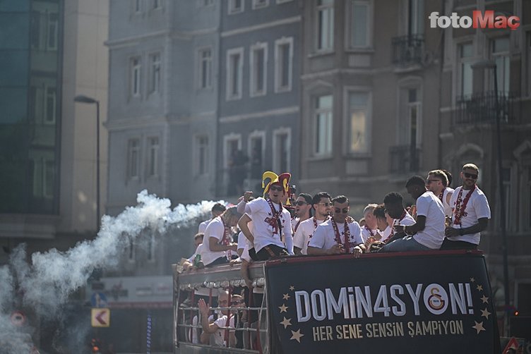 iste galatasarayin otobus seyahatinden cok ozel kareler 22 8ALlw7jU