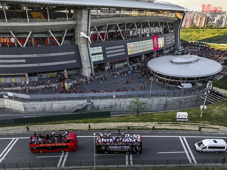 iste galatasarayin otobus seyahatinden cok ozel kareler 35 RrTG1Sl9
