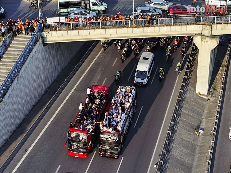 iste galatasarayin otobus seyahatinden cok ozel kareler 38 p9kZEz1E