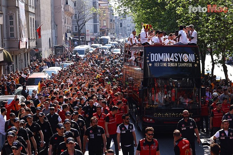 iste galatasarayin otobus seyahatinden cok ozel kareler 46