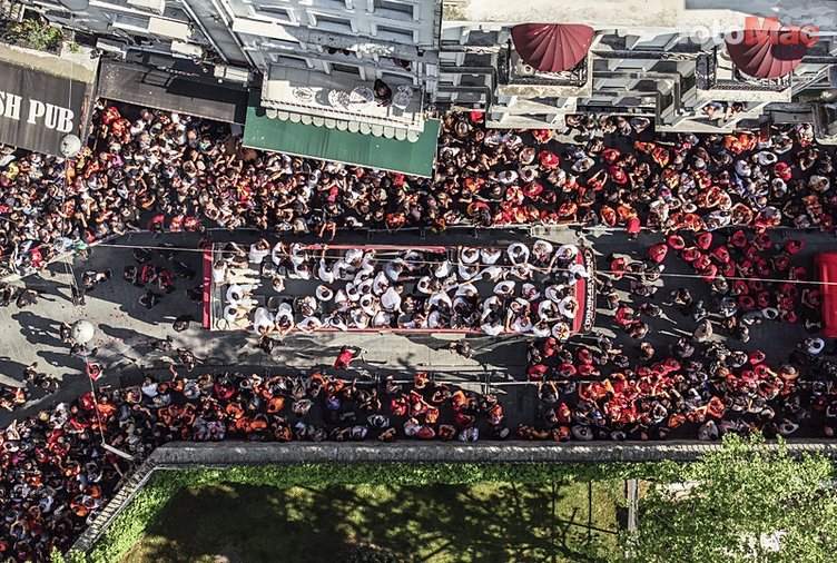 iste galatasarayin otobus seyahatinden cok ozel kareler 9 WYNlGMFp