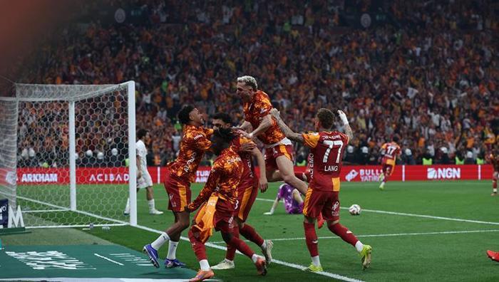 'Kalp dayanmaz şampiyonluk' Galatasaray'ın üst üste 4. şampiyonluğu dünyayı salladı: Saltanat sürüyor 3 kalp dayanmaz sampiyonluk galatasarayin ust uste 4 sampiyonlugu dunyayi salladi saltanat suruyor 1
