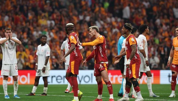 'Kalp dayanmaz şampiyonluk' Galatasaray'ın üst üste 4. şampiyonluğu dünyayı salladı: Saltanat sürüyor 4 kalp dayanmaz sampiyonluk galatasarayin ust uste 4 sampiyonlugu dunyayi salladi saltanat suruyor 2 ntssgnsP