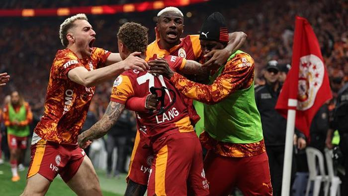 'Kalp dayanmaz şampiyonluk' Galatasaray'ın üst üste 4. şampiyonluğu dünyayı salladı: Saltanat sürüyor 8 kalp dayanmaz sampiyonluk galatasarayin ust uste 4 sampiyonlugu dunyayi salladi saltanat suruyor 6 3A7f7w9v
