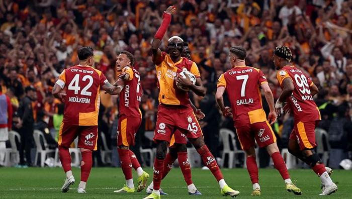 'Kalp dayanmaz şampiyonluk' Galatasaray'ın üst üste 4. şampiyonluğu dünyayı salladı: Saltanat sürüyor 9 kalp dayanmaz sampiyonluk galatasarayin ust uste 4 sampiyonlugu dunyayi salladi saltanat suruyor 7 afikG5cG