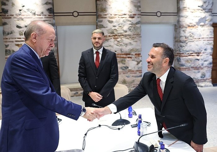 Lider Recep Tayyip Erdoğan şampiyon Galatasaray'ı kabul etti 3 lider recep tayyip erdogan sampiyon galatasarayi kabul etti 1 t2E5s1y9