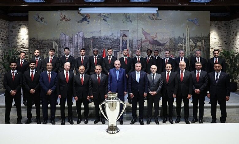 Lider Recep Tayyip Erdoğan şampiyon Galatasaray'ı kabul etti 1 lider recep tayyip erdogan sampiyon galatasarayi kabul etti 7WYyjCGv