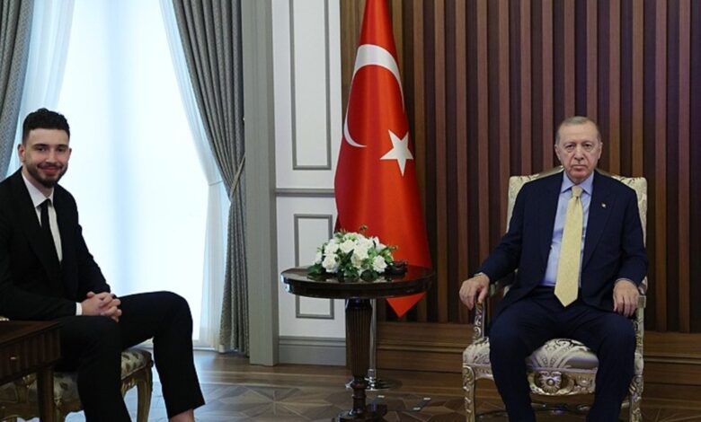 Lider Recep Tayyip Erdoğan, ulusal basketbolcu Alperen Şengün'ü kabul etti 1 lider recep tayyip erdogan ulusal basketbolcu alperen sengunu kabul etti GYcBYrvd