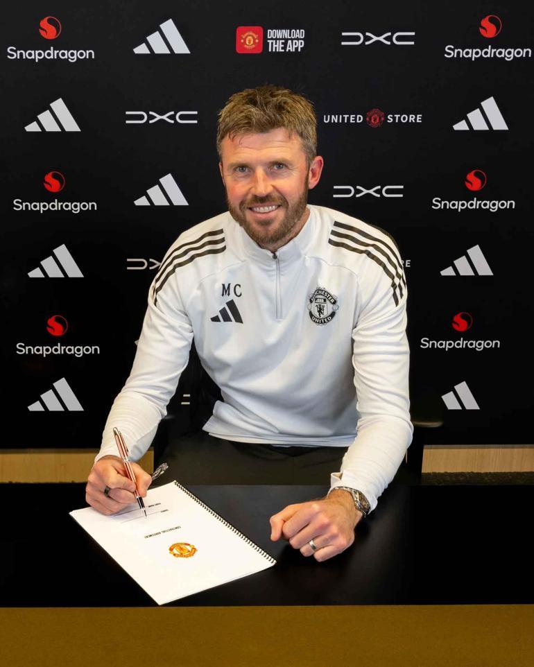Manchester United Michael Carrick'le 2 yıllık kontrat imzaladı 2 manchester united michael carrickle 2 yillik kontrat imzaladi 0 v9kIPXrj